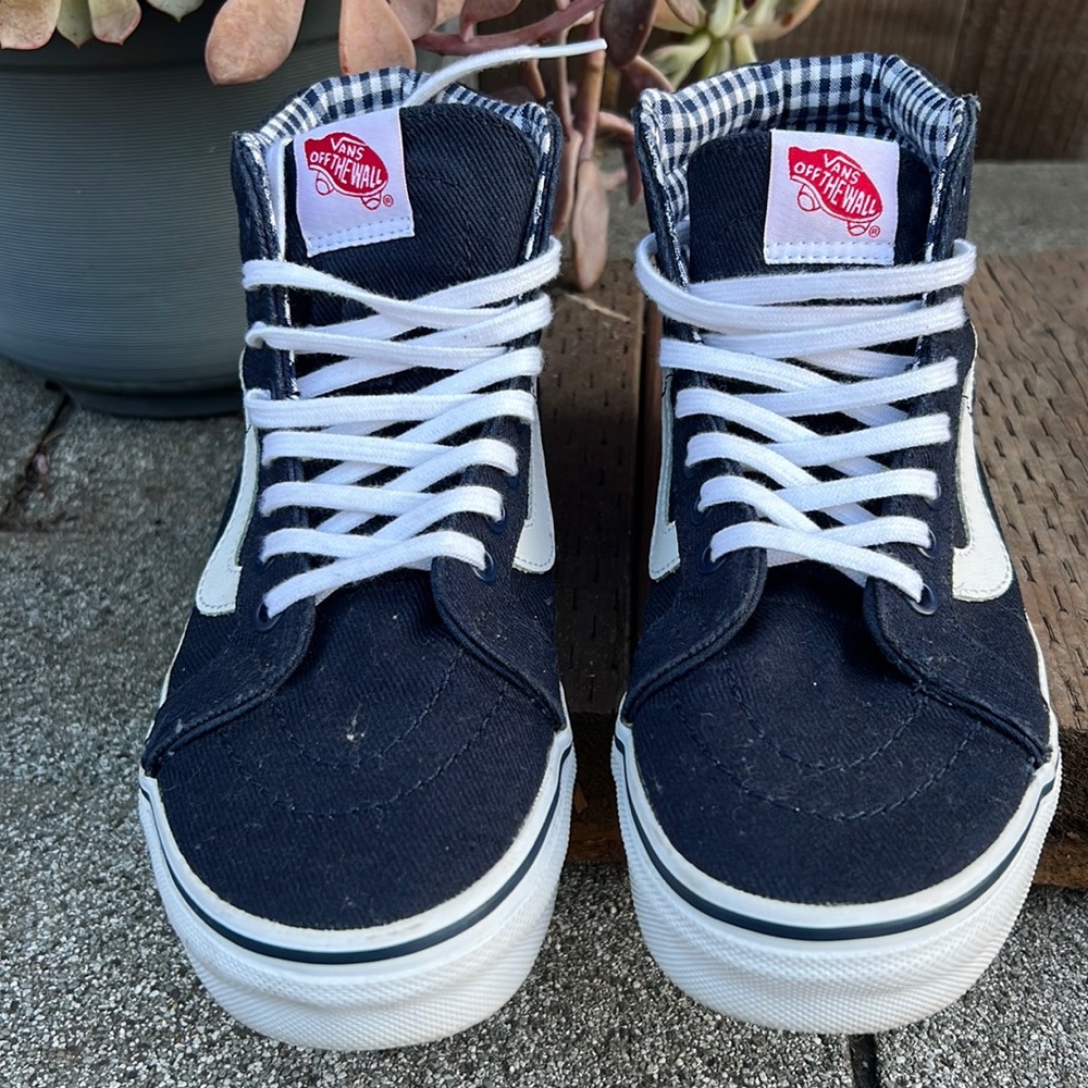 Unisex High Top Blue Vans size 5 in mens size 6.5 in women